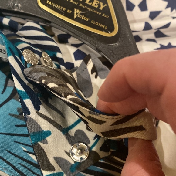 BCBG Maxazria top. Size Medium - Picture 10 of 10